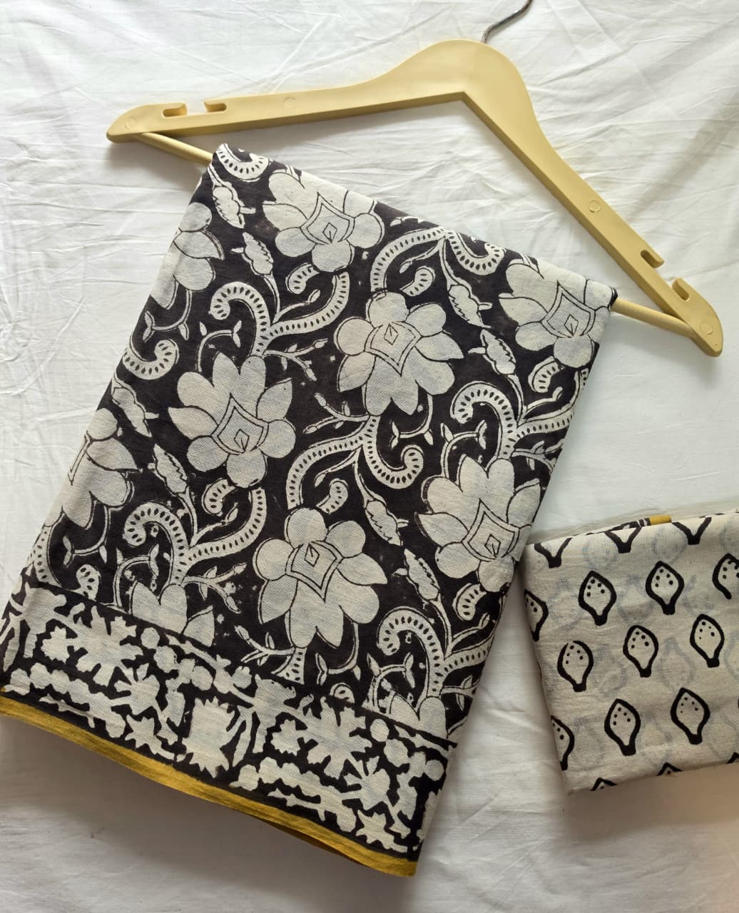 Black Floral Printed Pure Mulcotton Saree